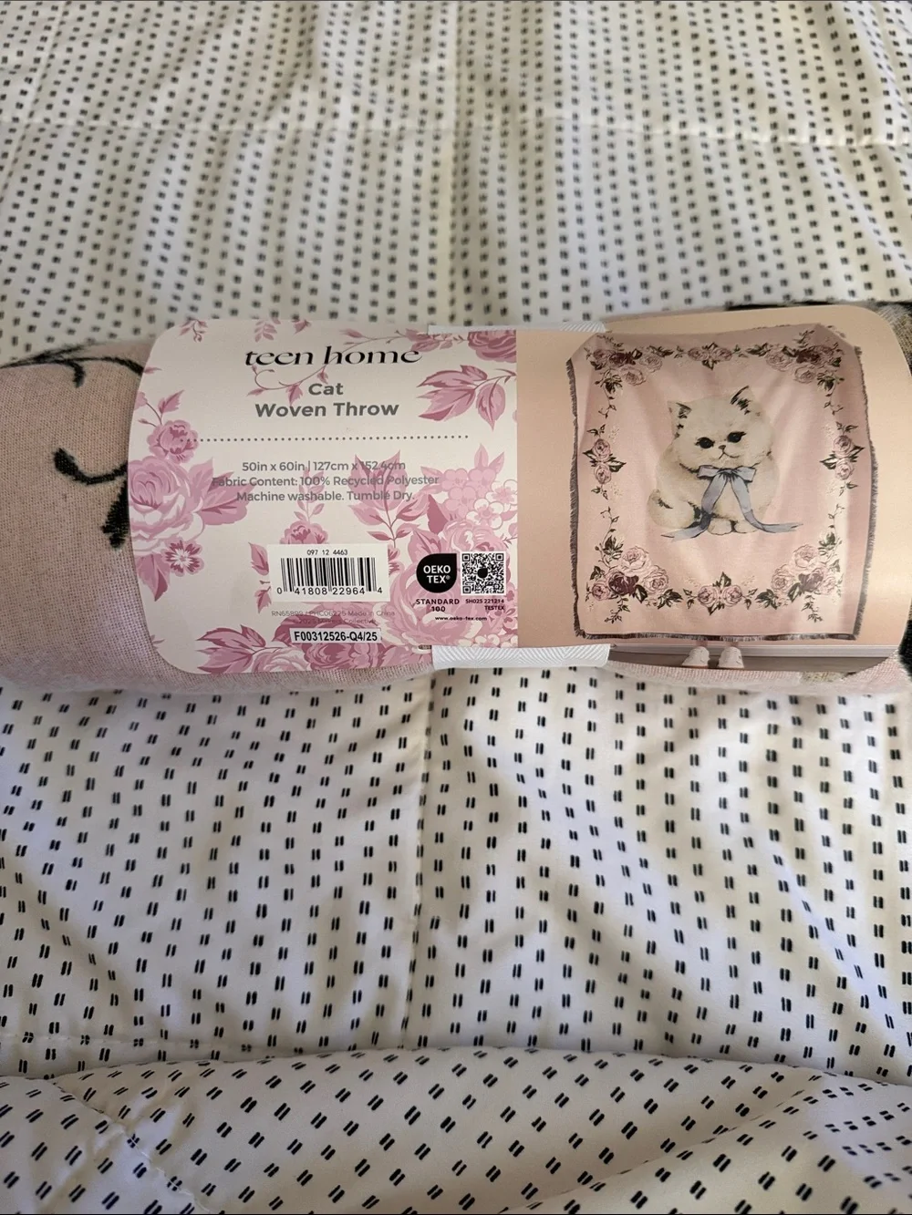 “Teen Home”. Cat Woven Throw